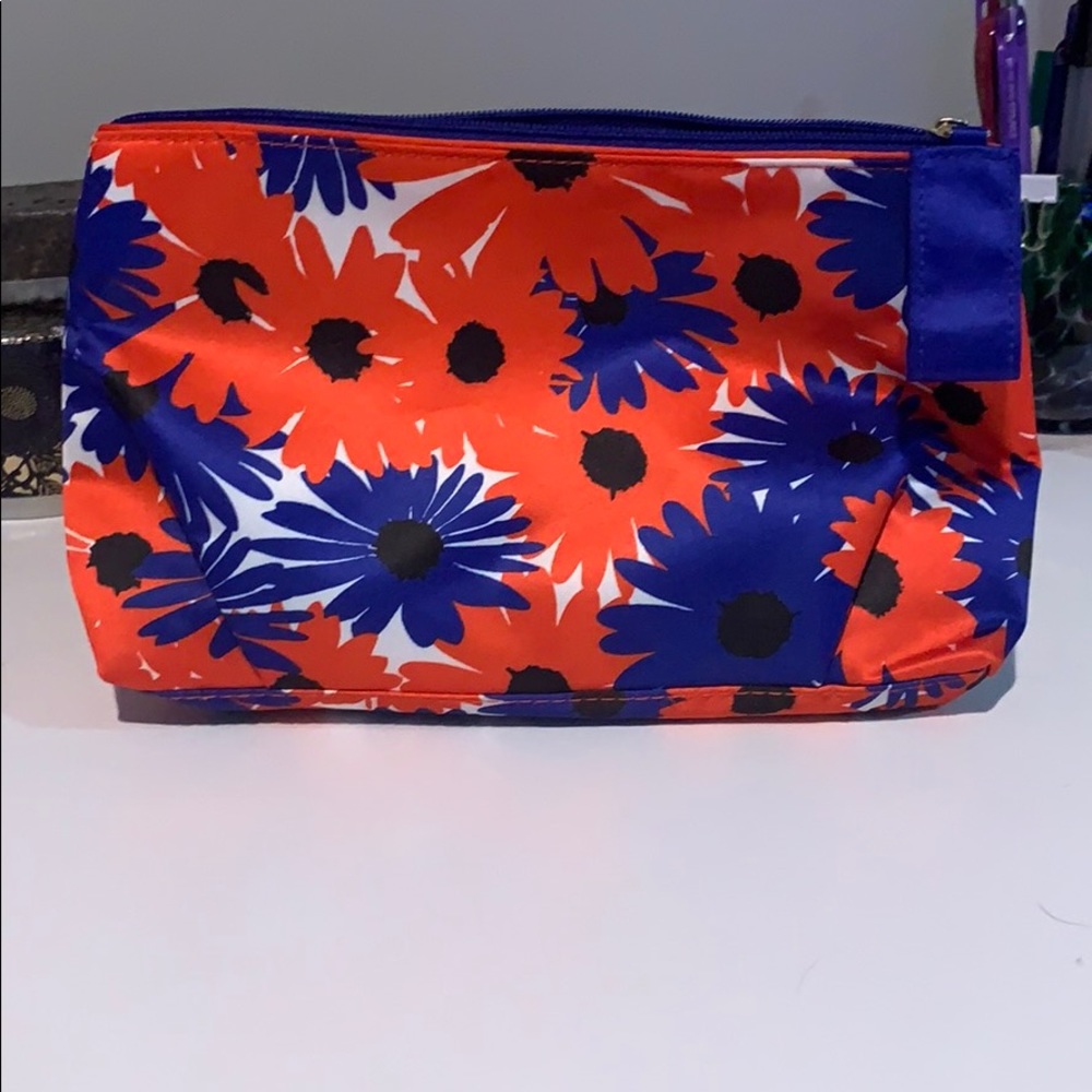 Estée Lauder makeup bag